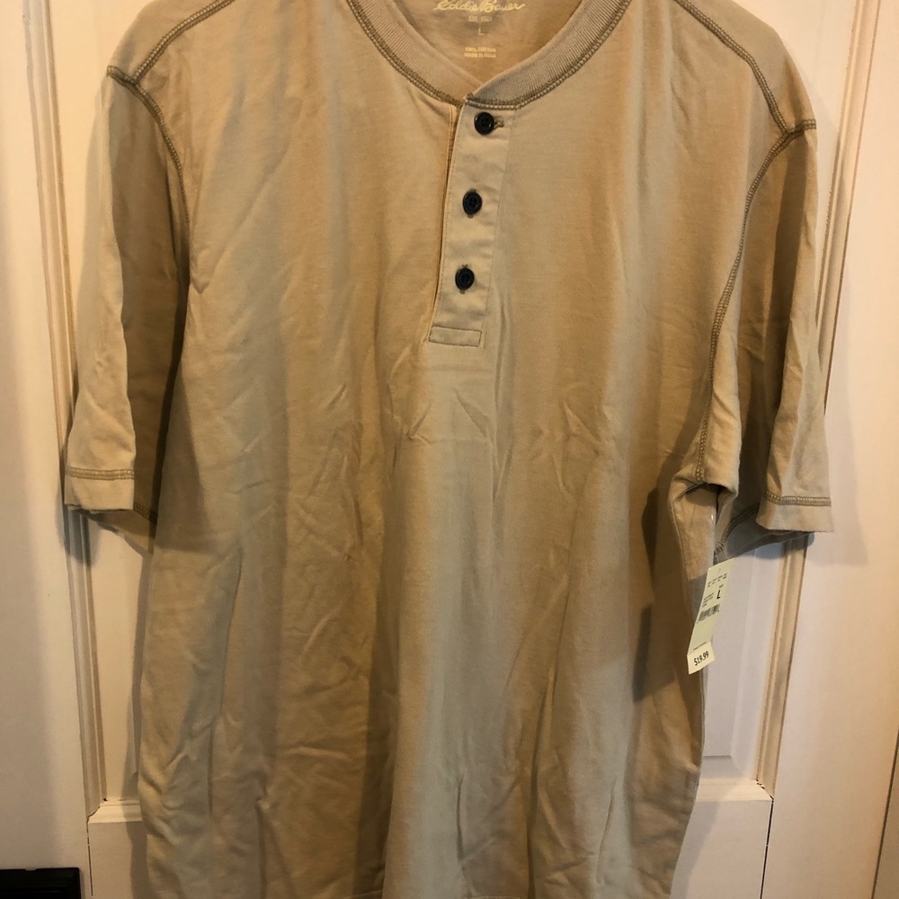NWT Eddie Bauer Men’s Henley Contrast-Stitched Short-Sleeve Shirt in Stone Color